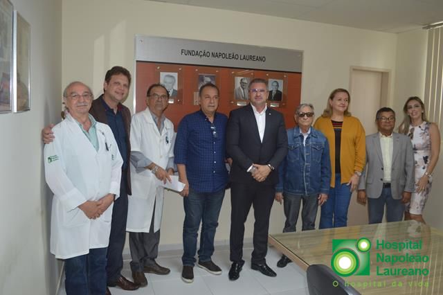 Deputado Julian Lemos visita Napoleão Laureano e promete ação em Brasília em favor do hospital.