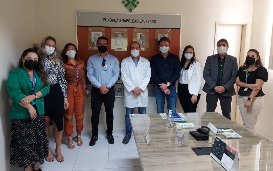 O Dr. Paulo Sampaio, gestor médico da HapVida, foi recebido pelos dirigentes do Hospital Napoleão Laureano