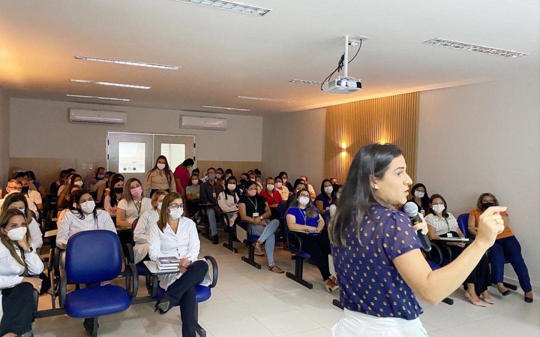 Hospital Napoleão Laureano realiza palestra em alusão ao Dia Mundial da Voz