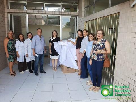 Maísa Cartaxo entrega doações ao Hospital Laureano