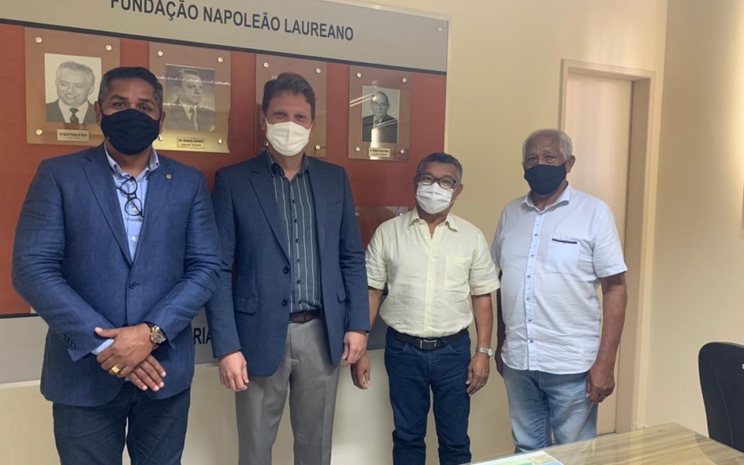 Vereador Emano Santos visita HNL e reafirma compromisso com o hospital