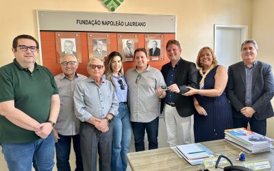 Vereadores de Sousa doam caminhonete para Hospital Laureano